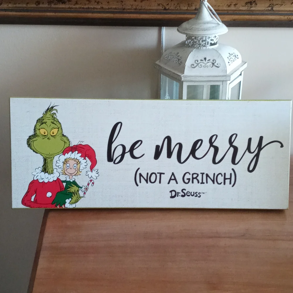 Grinch and Cindy Lou wood decor